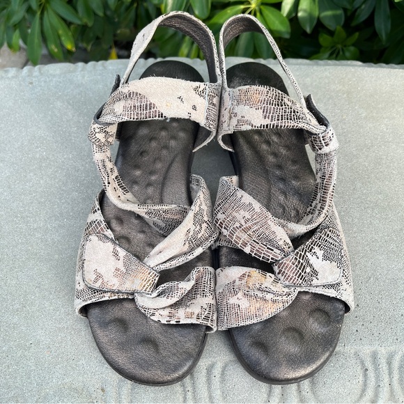 Elites by walking cradles comfort sandals, genuine leather madden Brazil, sz 9.5 - Picture 1 of 10
